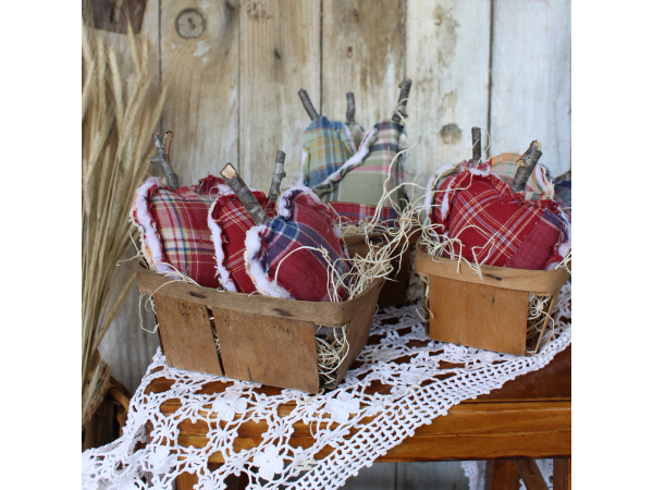 quilted apples and pears in vintage fruit baskets